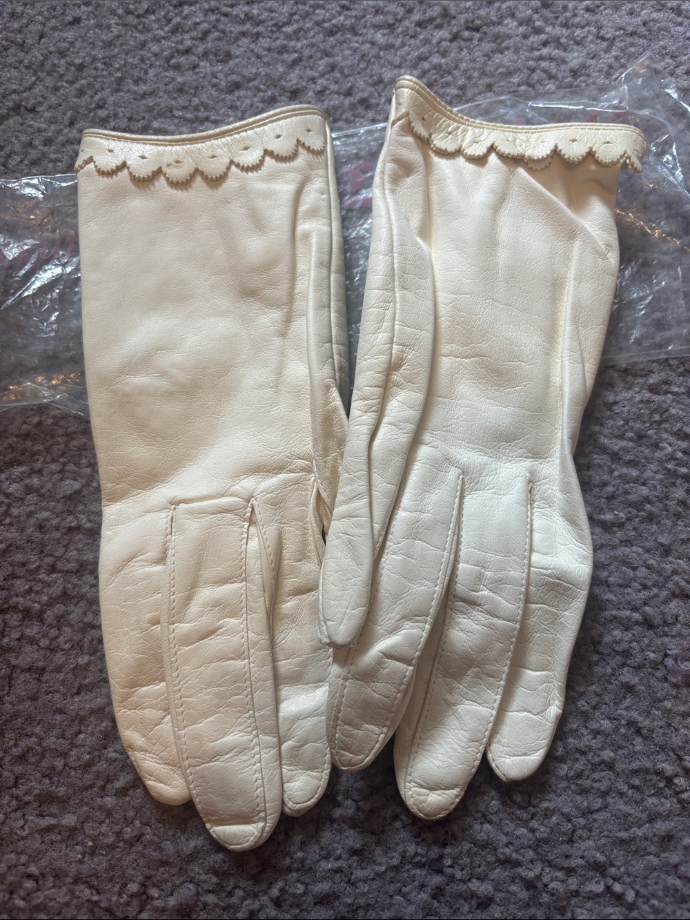 Vintage Grandoe off white Supple Leather Gloves